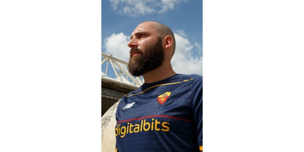 COMO. Roma lança terceira camisa visitante 2021-22